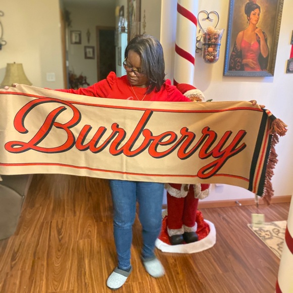 NWT 100% Authentic Burberry Football
Logo Icon Stripe Scarf - Picture 6 of 9